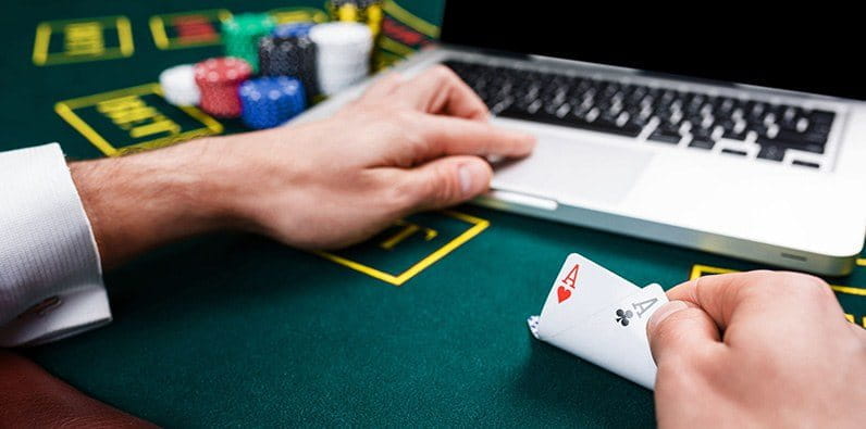 Analysts Are Good at Online Poker Games