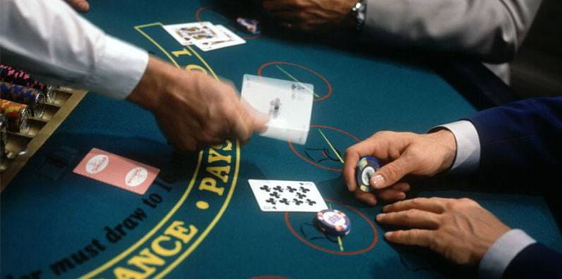 How much money do casino dealers make money How much money do casino dealers make money
