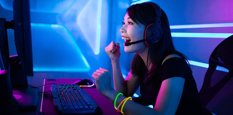 Female Gamer Thrilled by Winning at CSGO Roulette