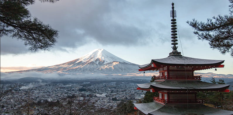 Bangunan Klasik Jepang dengan Pemandangan Menakjubkan