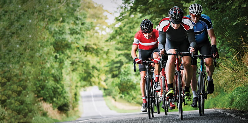 Bicycle Race with Over Twenty Contenders