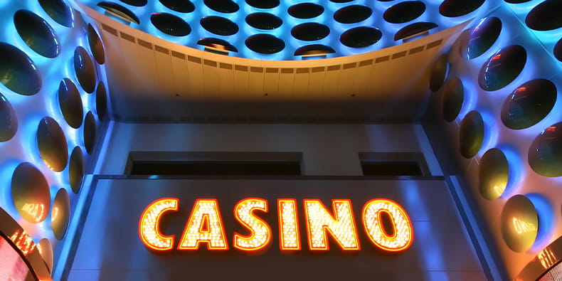 The Iconic Casino Niagara in Nighttime