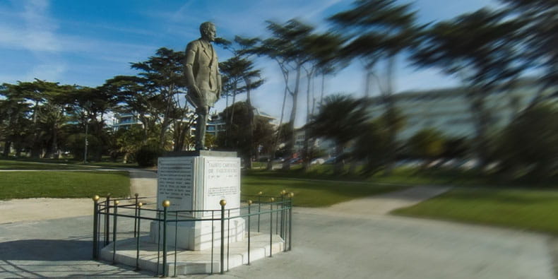 Statue of Fausto de Figueiredo successful nan Estoril Casino Park